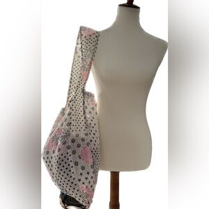 10 totes/order Floral, stars, dots pattern
11.5x14.5x2.5 strap drop down 13 inch